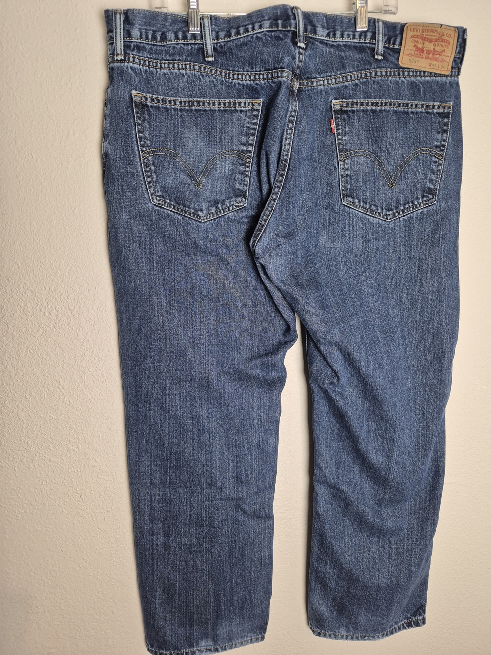 Levi's 559 Relaxed Fit Men's Denim Jeans in Mid Blue. Size L30 W42